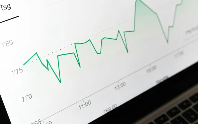 Churn signals and health scores